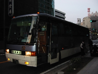 大阪−東京5000円の「関西バス」 横浜